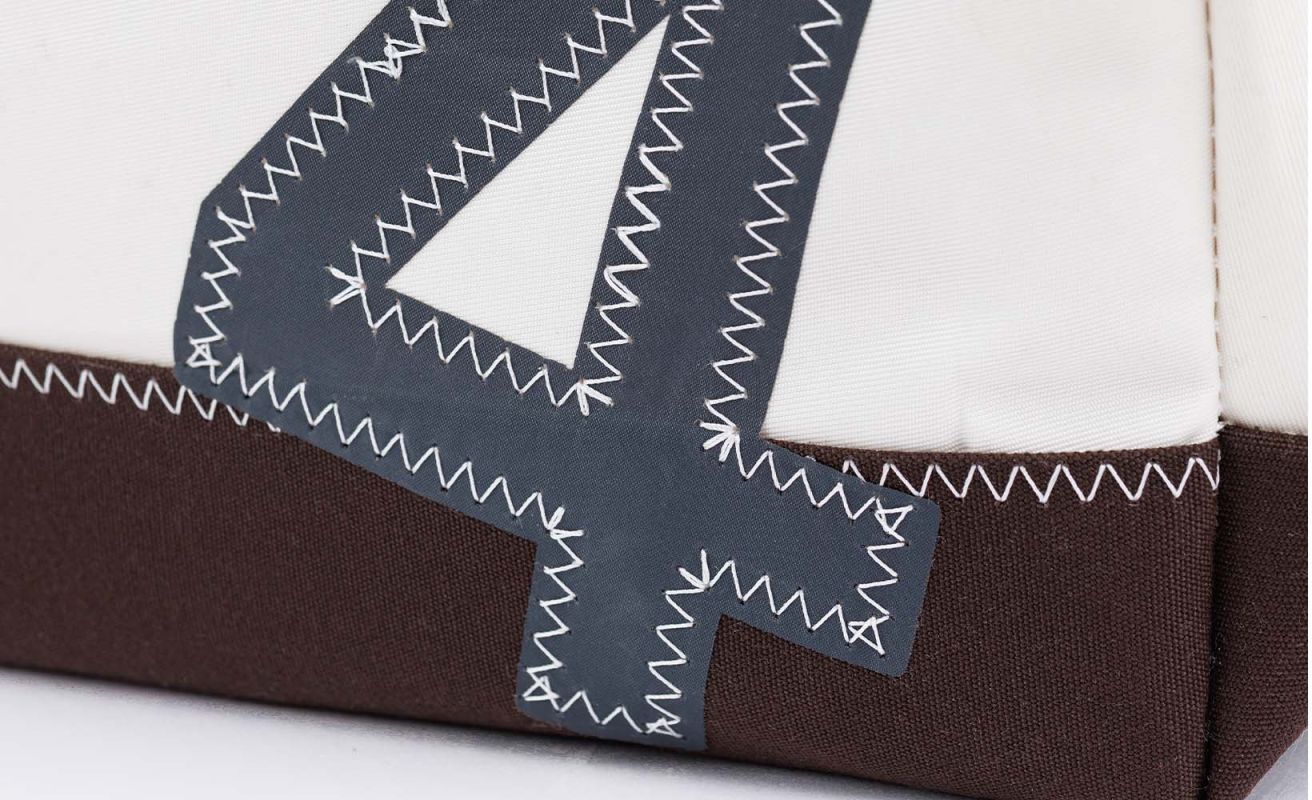 Windy Toiletry bag · Chocolate