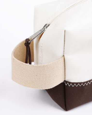 Windy Toiletry bag · Chocolate