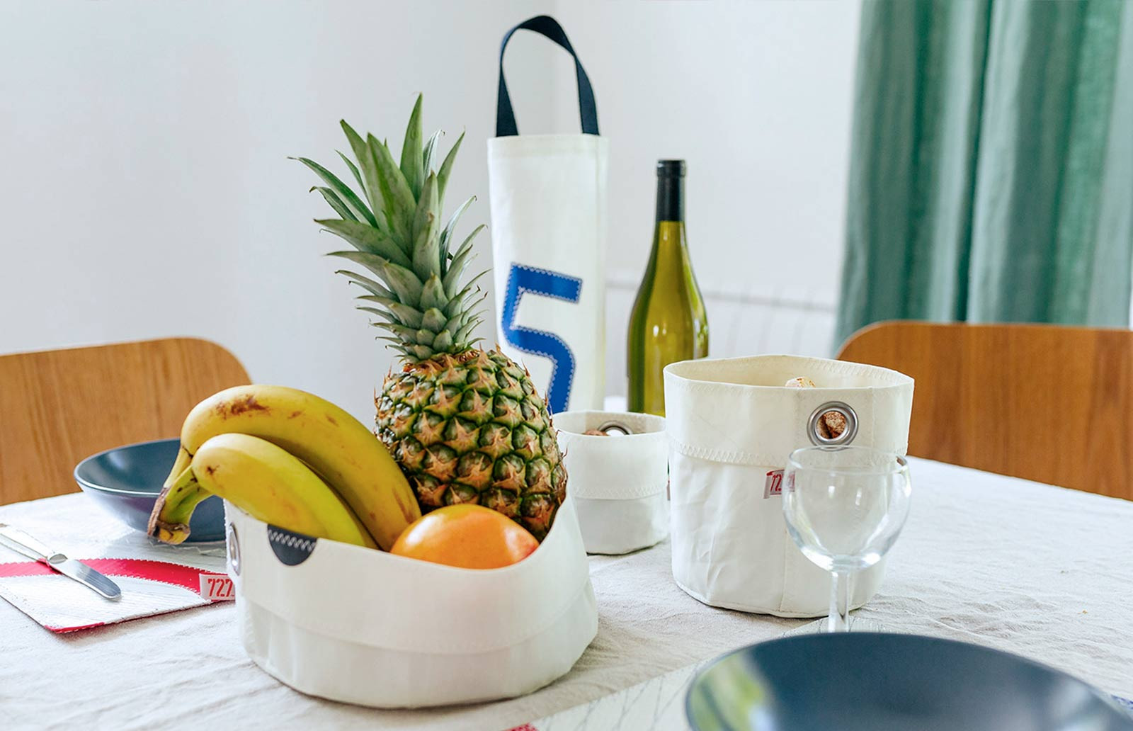 Table baskets